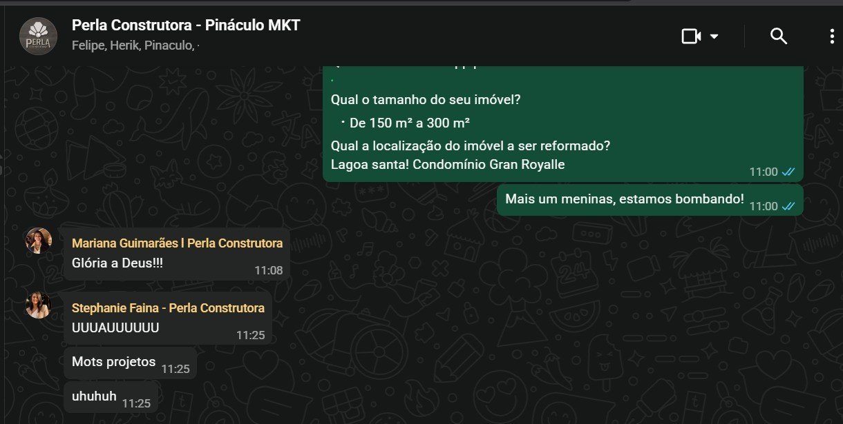 Conversa no grupo de acompanhamento com a construtora, mostrando um lead com metragem e localização já informadas